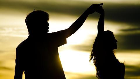 浪漫情侣背影图片大全