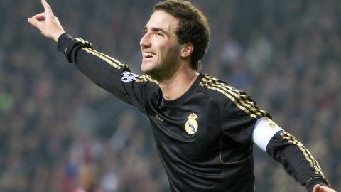 足球明星伊瓜因高清图片