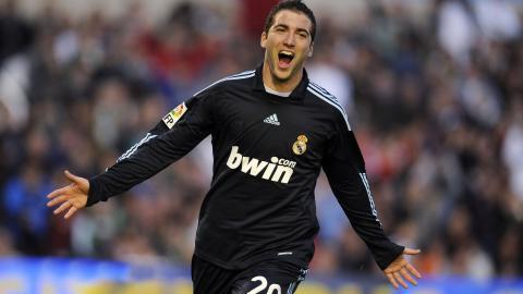 足球明星伊瓜因高清图片