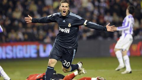 足球明星伊瓜因高清图片