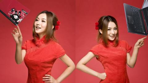 旗袍美女与笔记本电脑图片