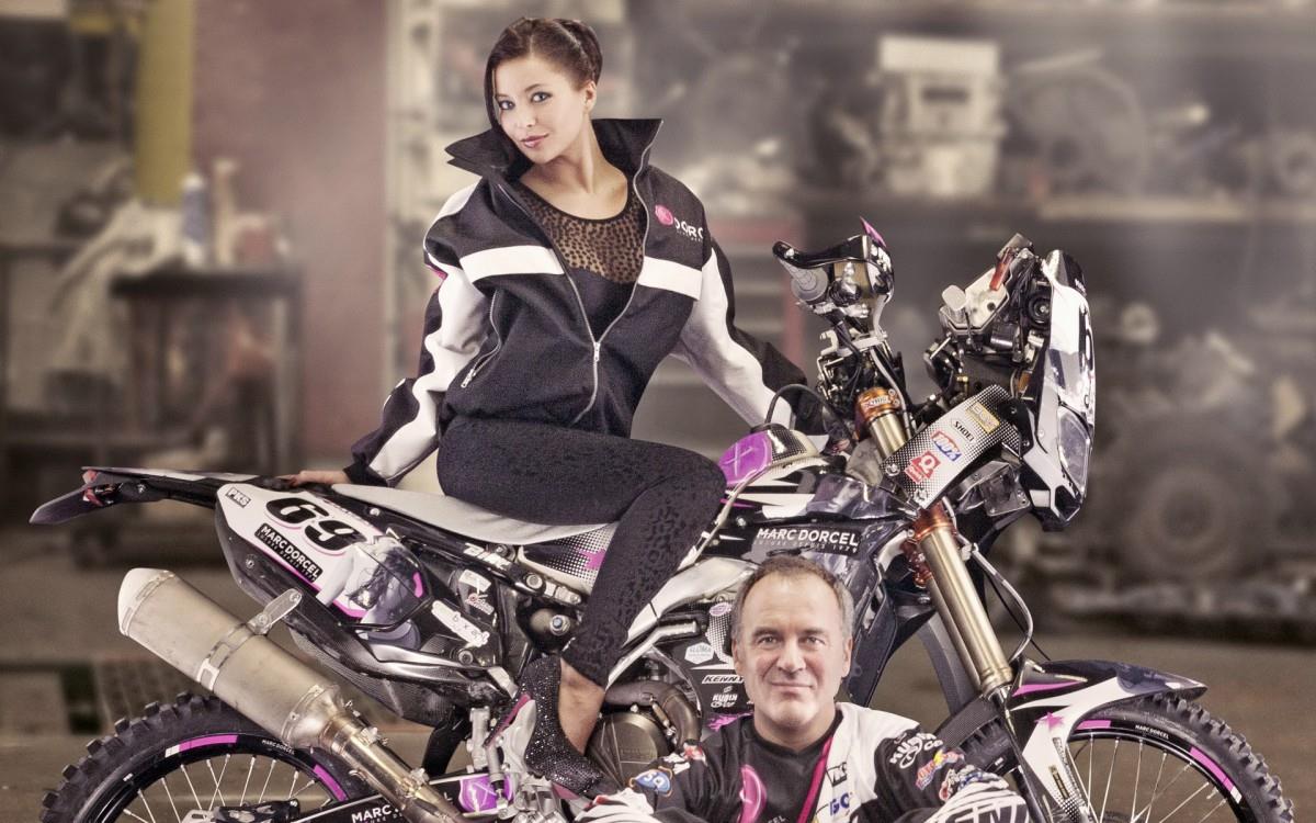 达喀尔拉力赛Dakar摩托车美女模特图片