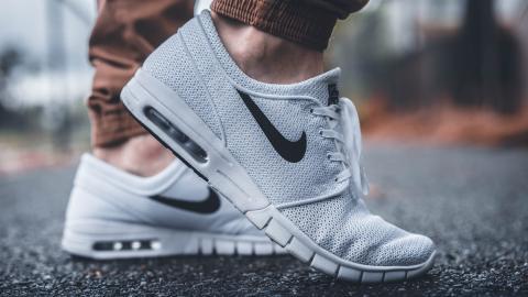 耐克品牌运动鞋图片