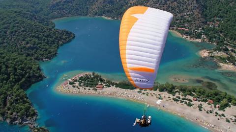 滑翔伞运行图片