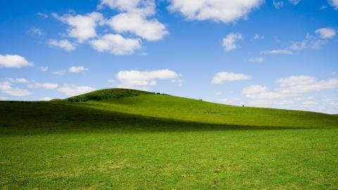 草原上的蓝天白云图片