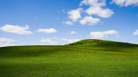 草原上的蓝天白云图片
