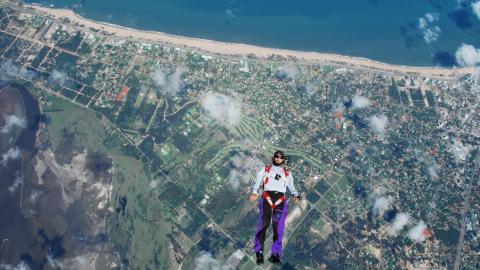 高空跳伞运动图片