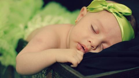 睡眠中宝宝高清图片