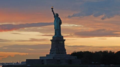 自由女神像高清图片