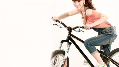 柳岩女主播最新图片