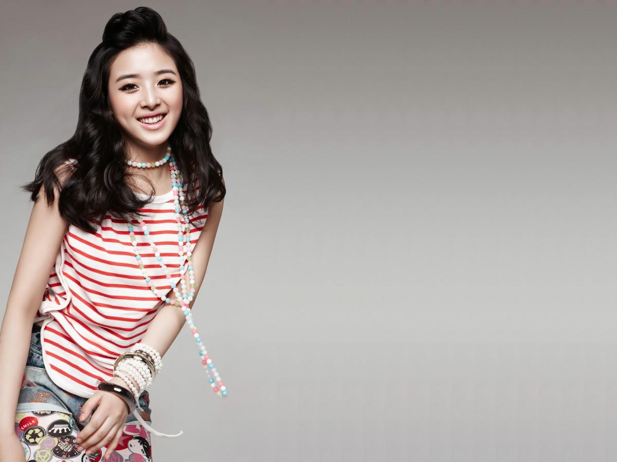 酸酸甜甜张含韵图片