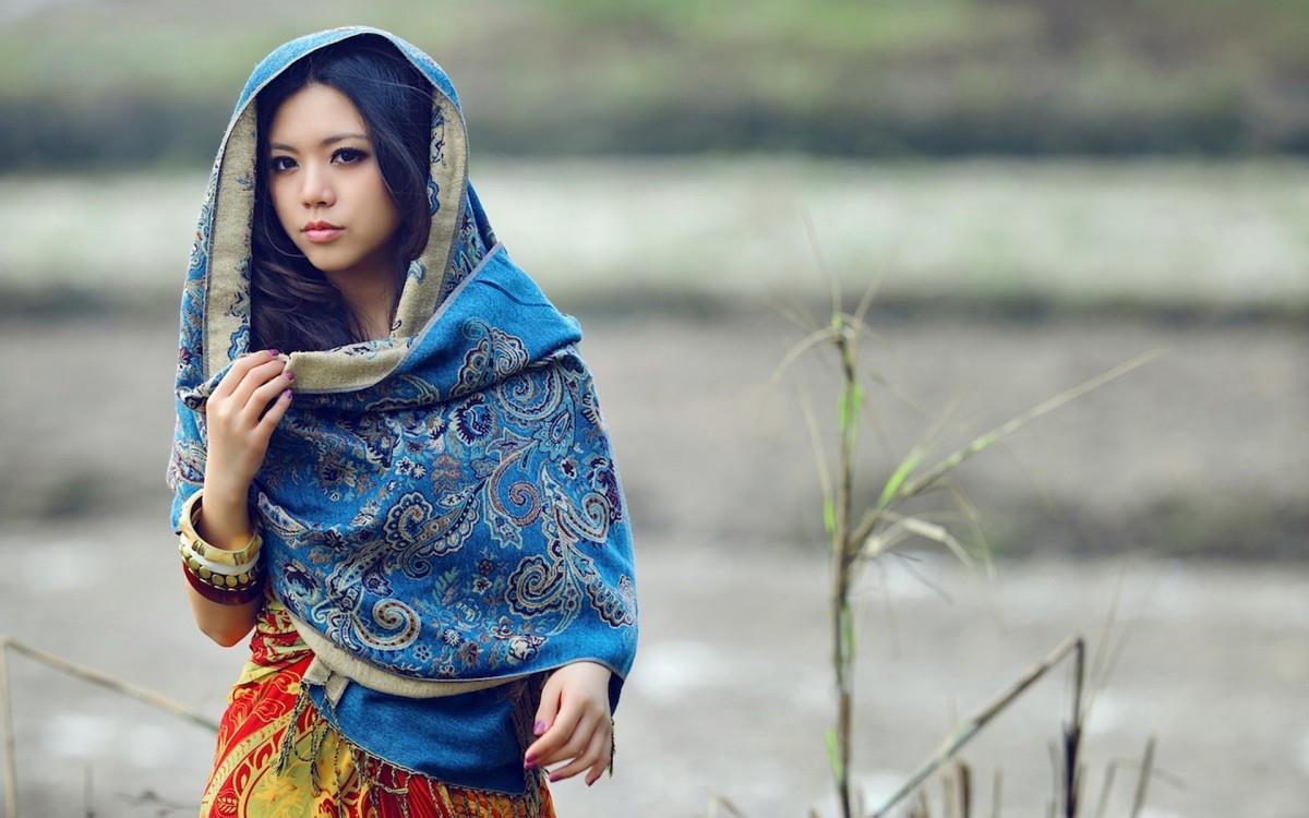 美女露露风情图片