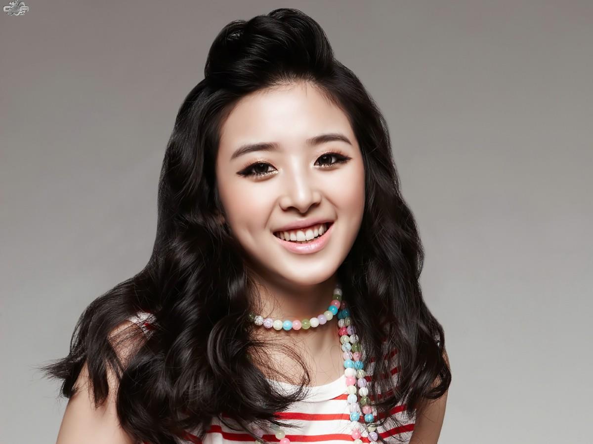 酸酸甜甜张含韵图片