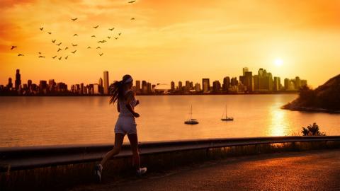 女性跑步运动图片