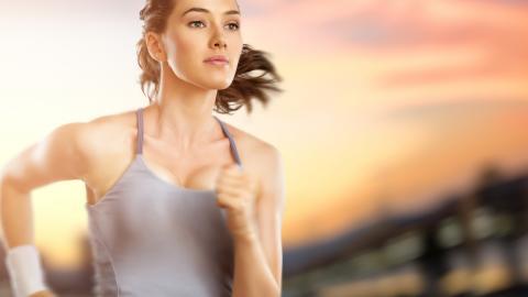 女性跑步运动图片