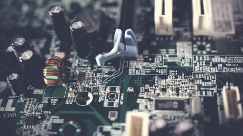 电脑主板芯片图片