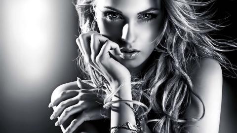 美女黑白照图片