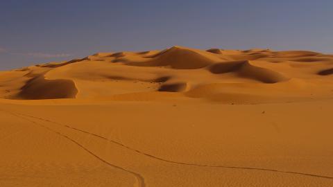 超高清沙漠戈壁风景图片