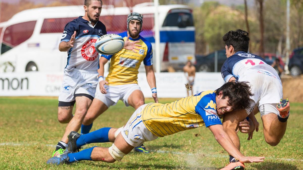 激烈橄榄球运动图片