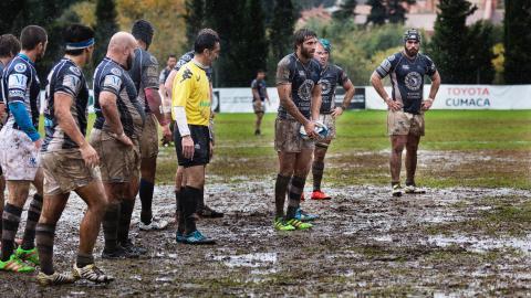 激烈橄榄球运动图片