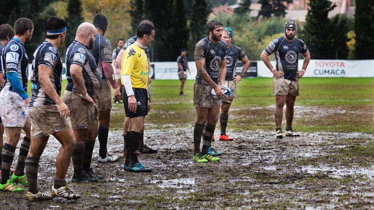 激烈橄榄球运动图片