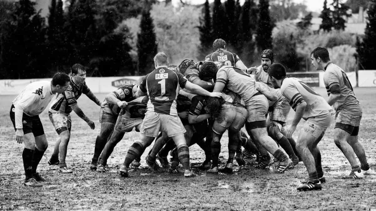 激烈橄榄球运动图片