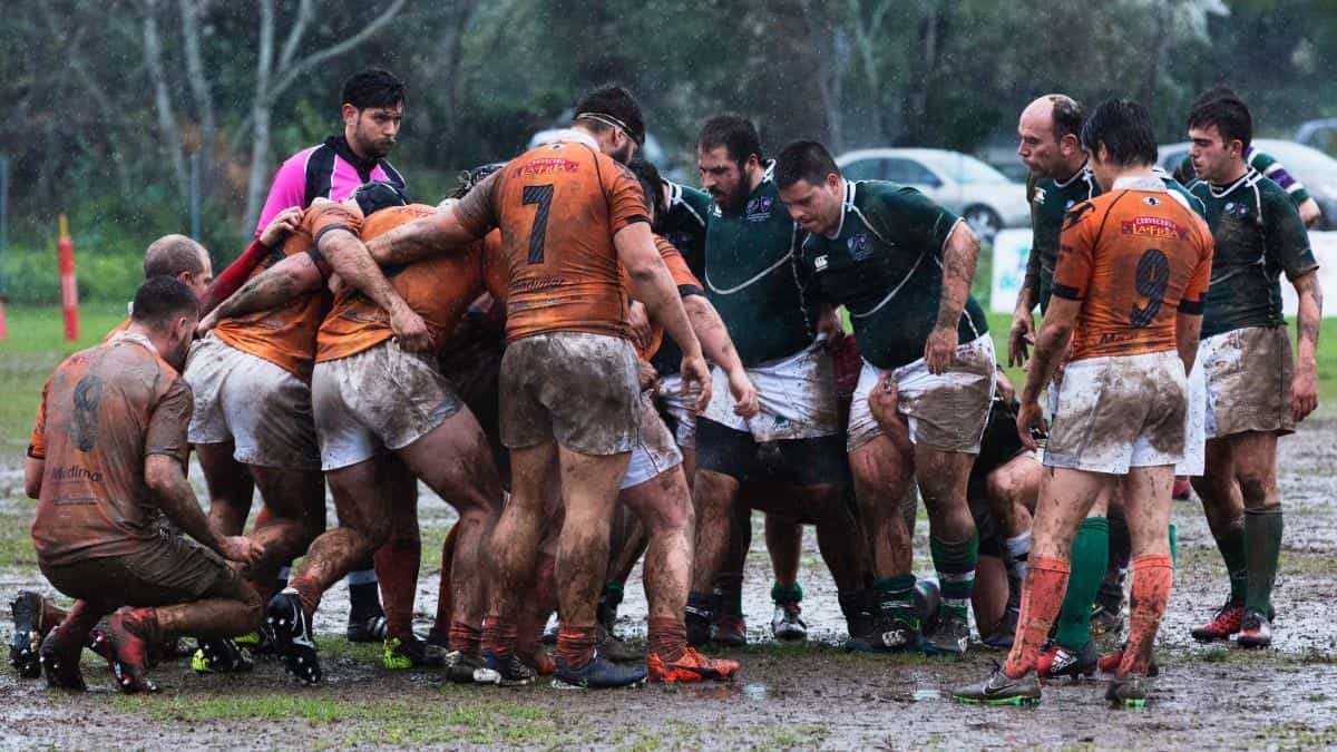 激烈橄榄球运动图片