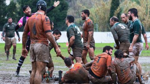 激烈橄榄球运动图片