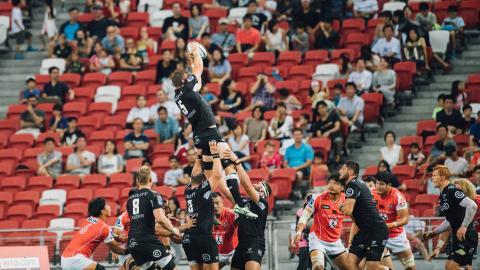 激烈橄榄球运动图片