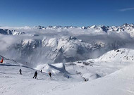 天然雪山滑雪场图片