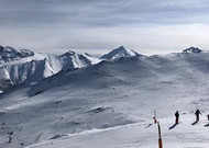 天然雪山滑雪场图片