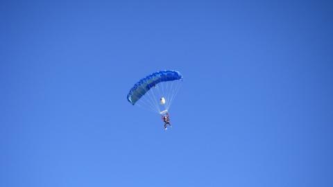 滑翔伞极限运动图片