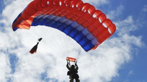 滑翔伞极限运动图片