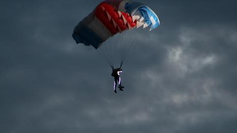 滑翔伞极限运动图片