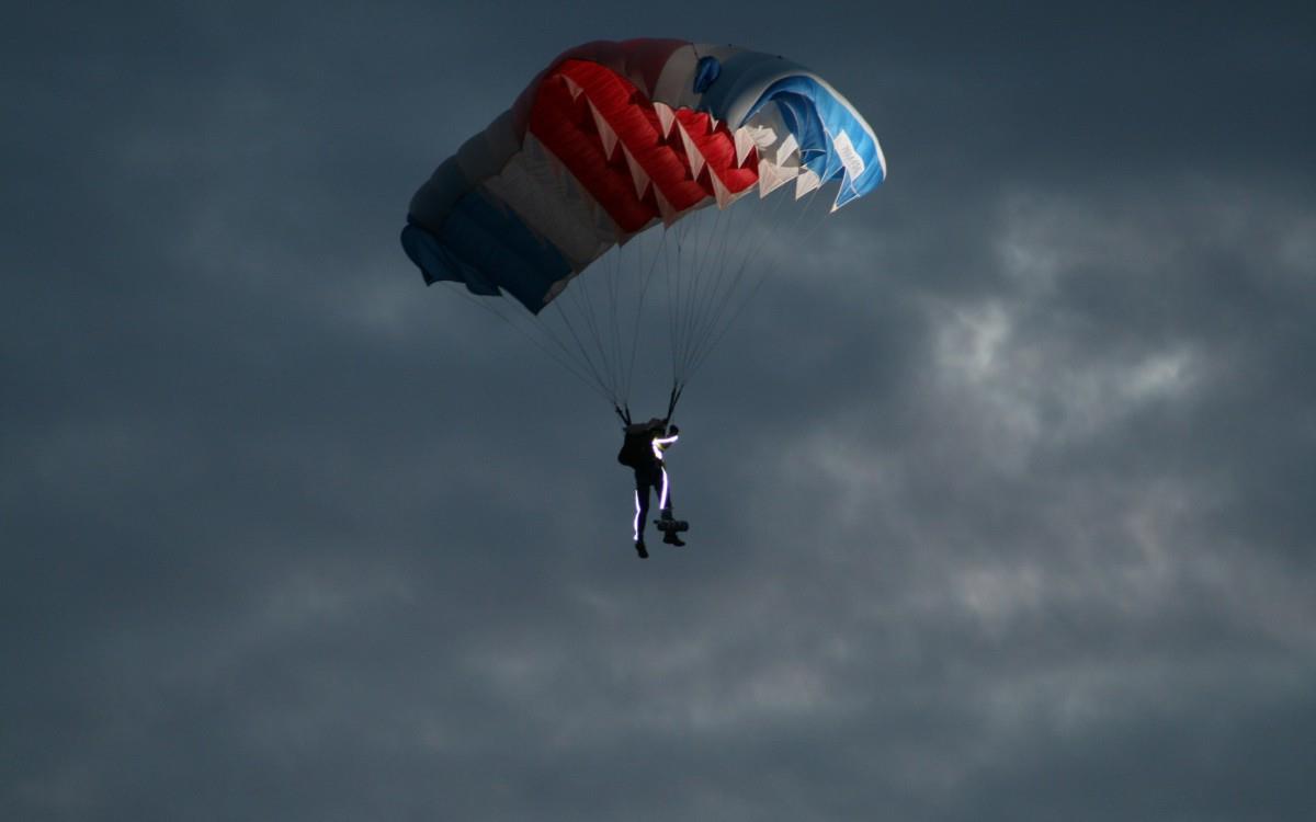 滑翔伞极限运动图片