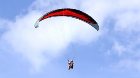滑翔伞极限运动图片