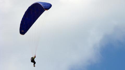 滑翔伞极限运动图片