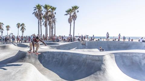 滑板极限运动图片