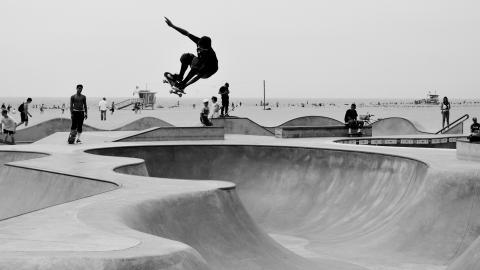 滑板极限运动图片