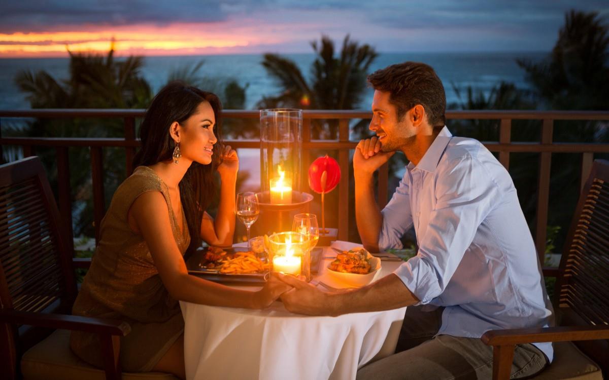 情人情侣烛光晚餐图片