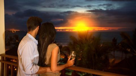 情人情侣烛光晚餐图片