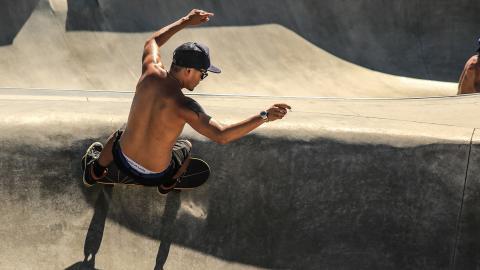 滑板极限运动图片