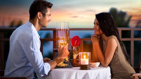 情人情侣烛光晚餐图片