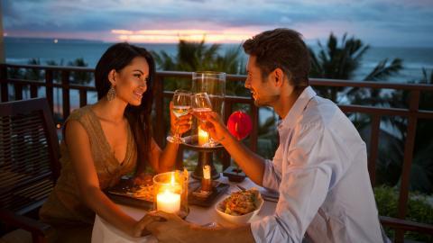 情人情侣烛光晚餐图片