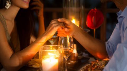 情人情侣烛光晚餐图片