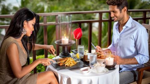 情人情侣烛光晚餐图片