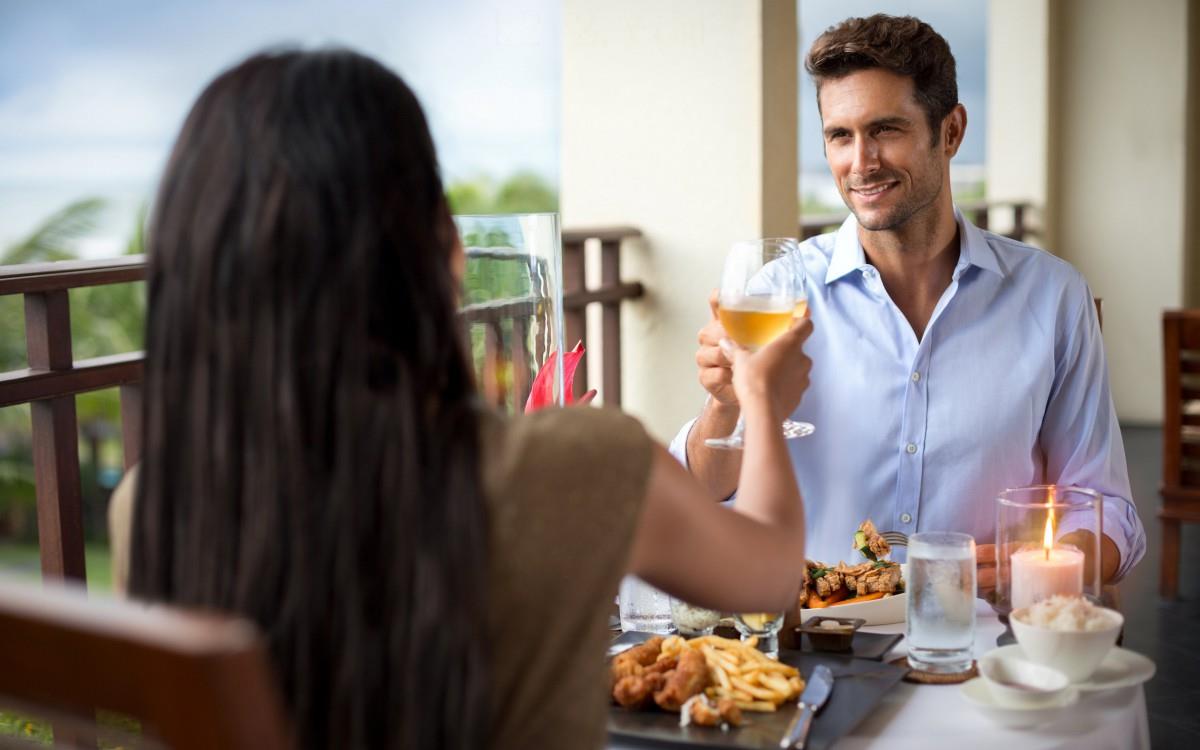 情人情侣烛光晚餐图片