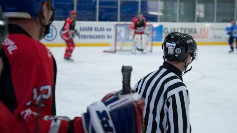 冰上曲棍球比赛高清图片