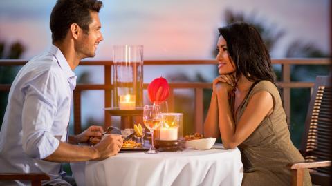 情人情侣烛光晚餐图片