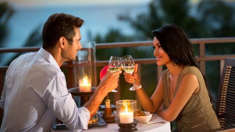 情人情侣烛光晚餐图片